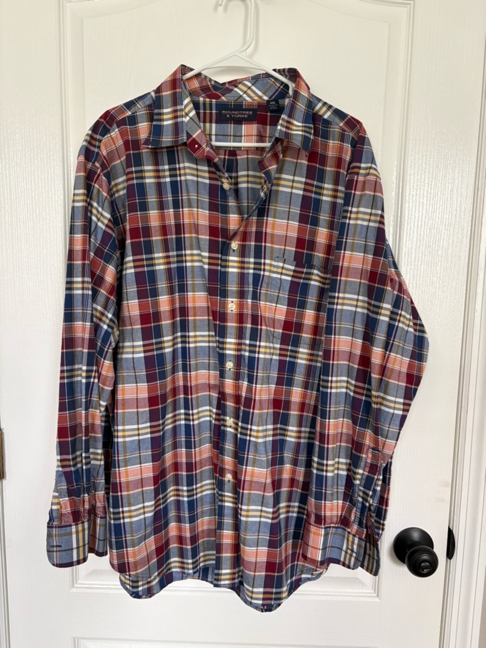 Roundtree & Yorke Plaid Button-Down Shirt in Navy, Red & Tan